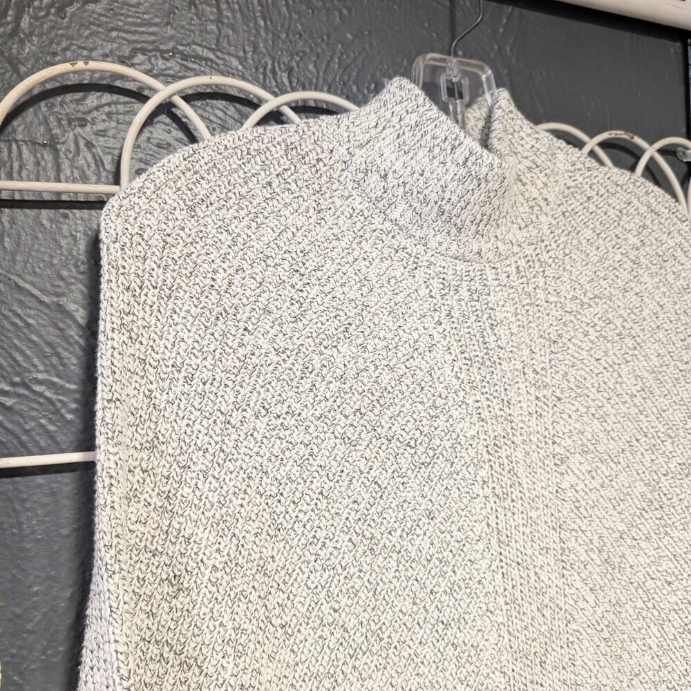 One Size Roots Salt & Pepper Poncho. - Picture 2 of 4